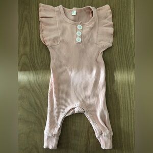 Baby girl|Pastel pink ribbed jumpsuit in short sleeve with ruffles & cute button